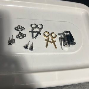 (7) Pairs of earrings